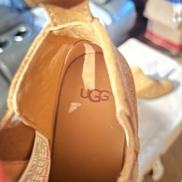 Uggs Chelsea bootie suede size 10 - Picture 6 of 10